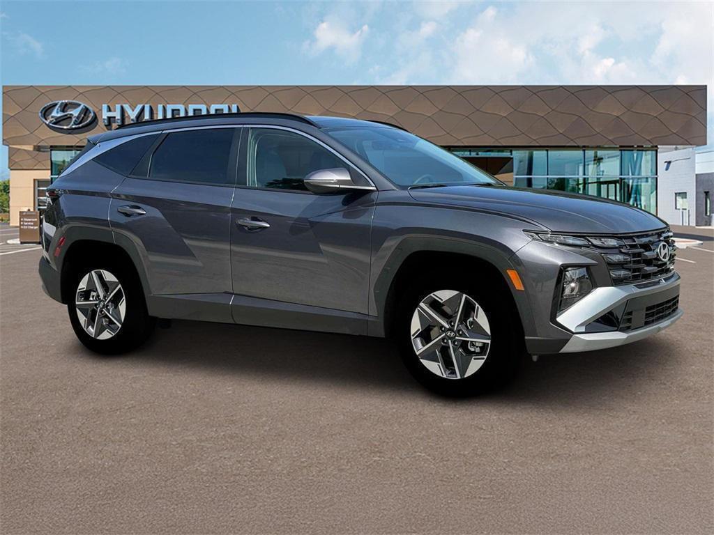 new 2025 Hyundai TUCSON Hybrid car