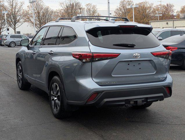 used 2022 Toyota Highlander car, priced at $31,498