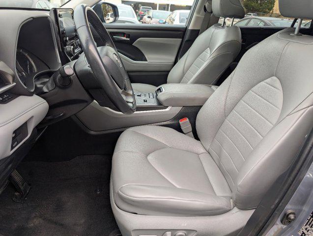 used 2022 Toyota Highlander car, priced at $31,498