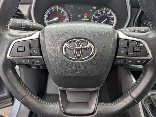 used 2022 Toyota Highlander car, priced at $31,498