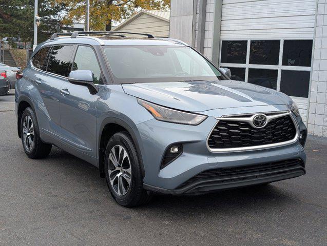 used 2022 Toyota Highlander car, priced at $31,498