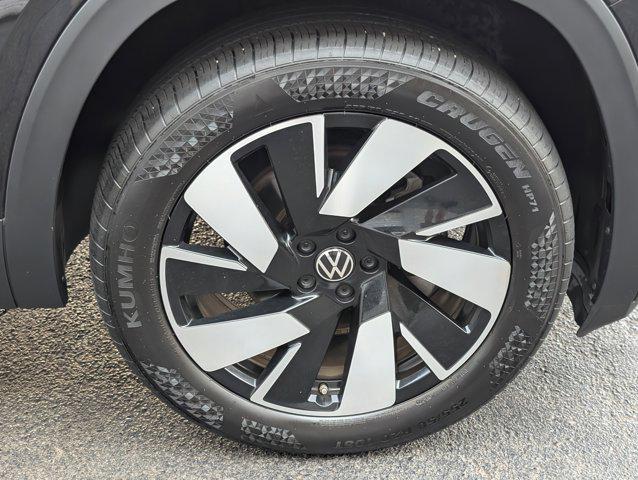 used 2024 Volkswagen Atlas Cross Sport car, priced at $32,998