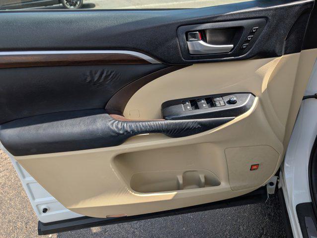 used 2015 Toyota Highlander Hybrid car, priced at $18,598