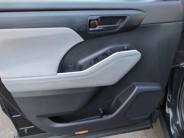 used 2023 Toyota Highlander car, priced at $29,998