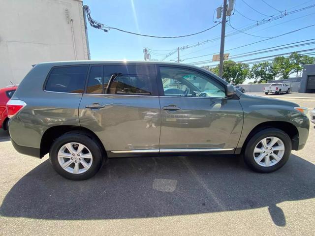 used 2013 Toyota Highlander car, priced at $12,599