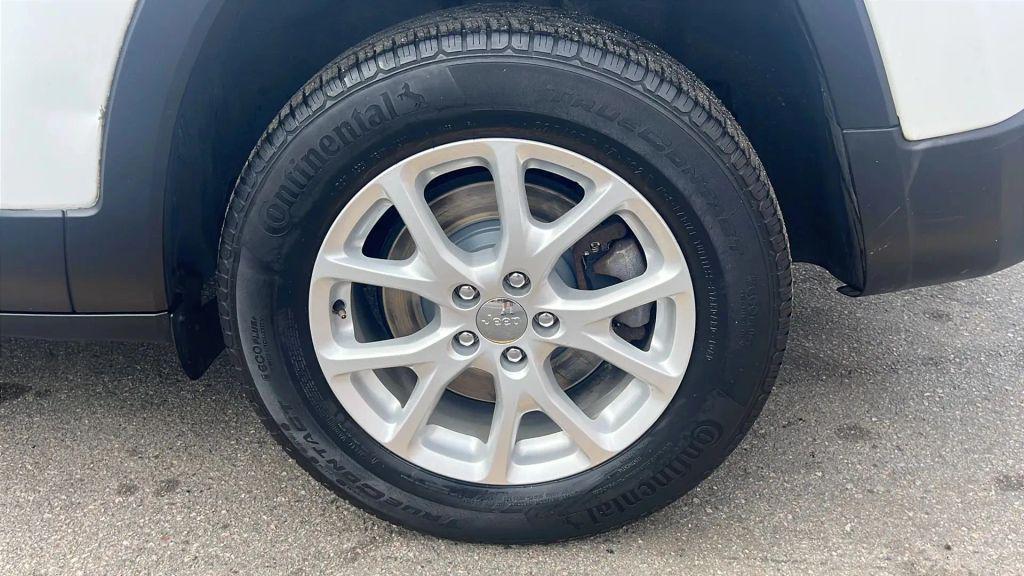 used 2015 Jeep Cherokee car, priced at $7,499