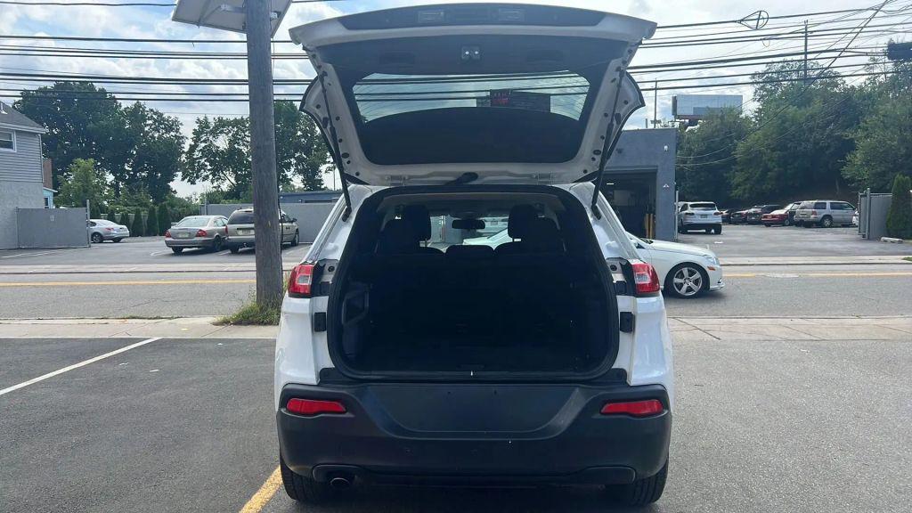 used 2015 Jeep Cherokee car, priced at $7,499