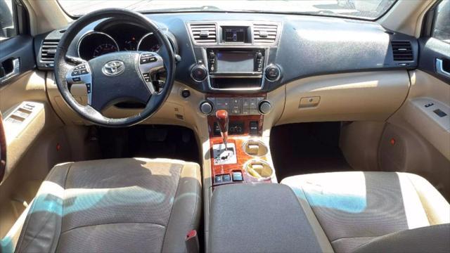 used 2013 Toyota Highlander car, priced at $13,588