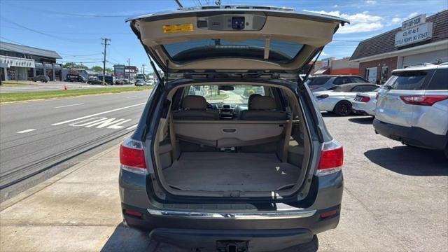 used 2013 Toyota Highlander car, priced at $13,588