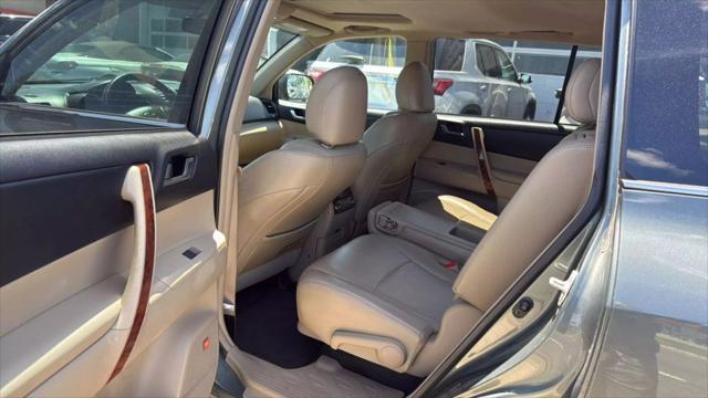 used 2013 Toyota Highlander car, priced at $13,588