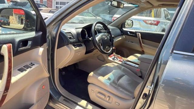 used 2013 Toyota Highlander car, priced at $13,588