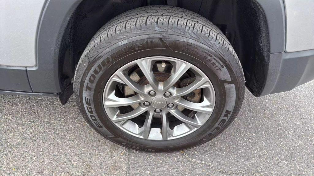 used 2019 Jeep Cherokee car, priced at $13,999