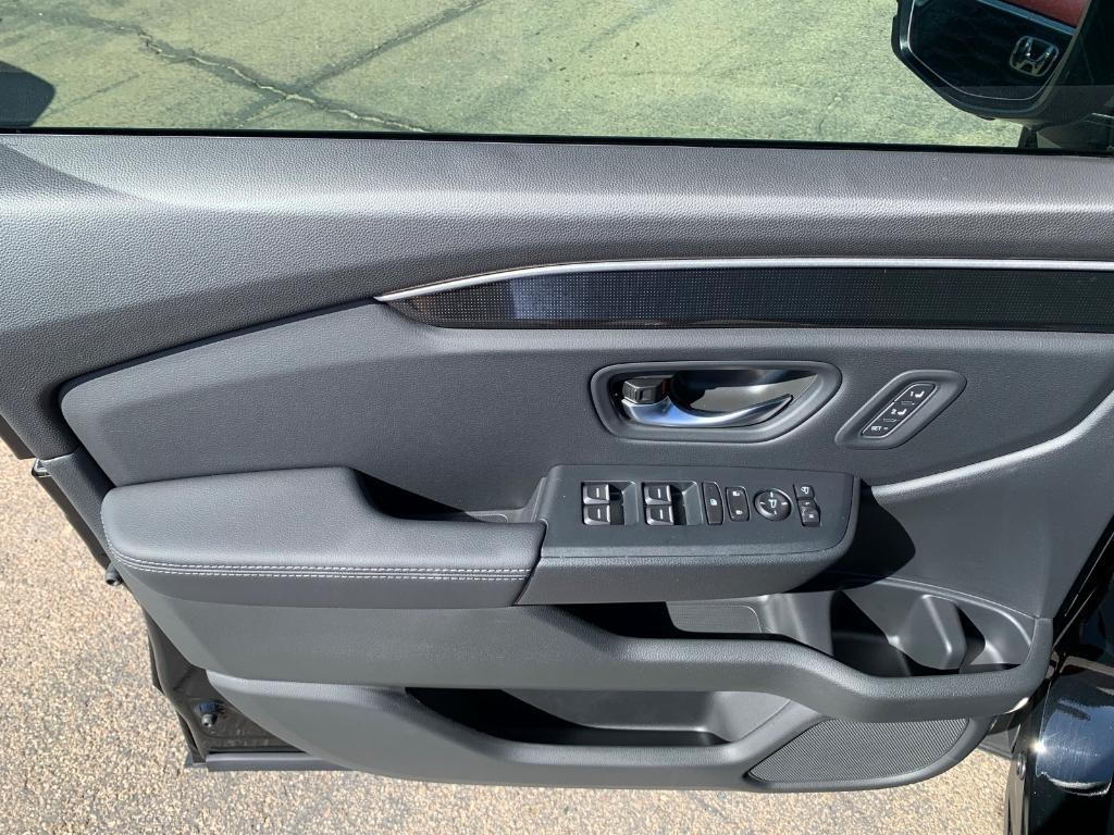 new 2025 Honda Pilot car, priced at $52,325