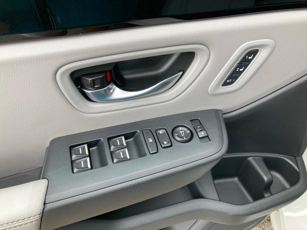 new 2025 Honda Pilot car, priced at $49,300