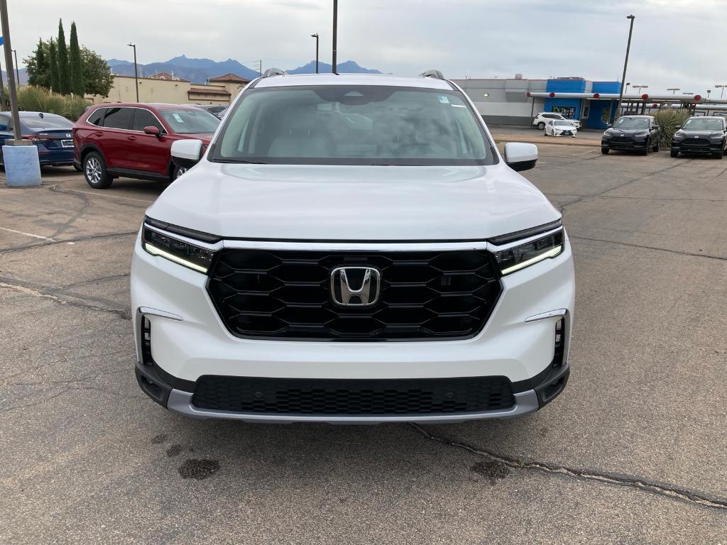 new 2025 Honda Pilot car, priced at $49,300