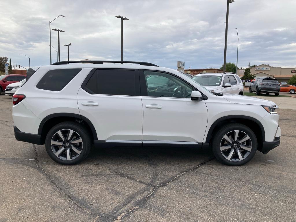 new 2025 Honda Pilot car, priced at $49,300