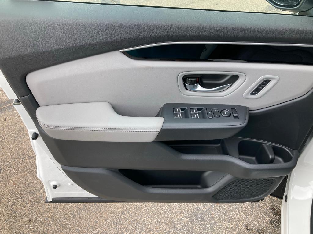 new 2025 Honda Pilot car, priced at $49,300