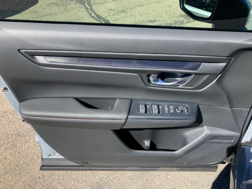 new 2026 Honda CR-V Hybrid car, priced at $40,205