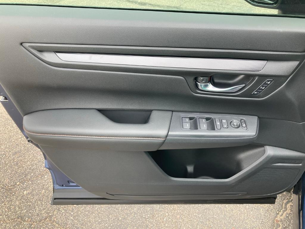 new 2026 Honda CR-V Hybrid car, priced at $41,675