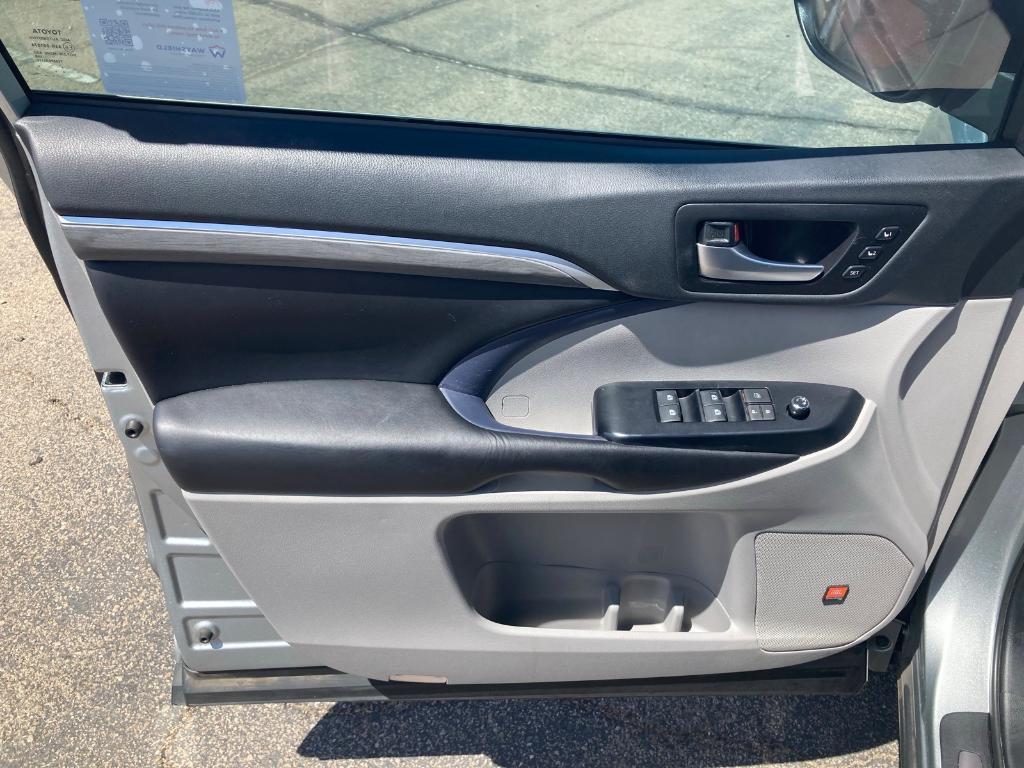 used 2019 Toyota Highlander car, priced at $29,775