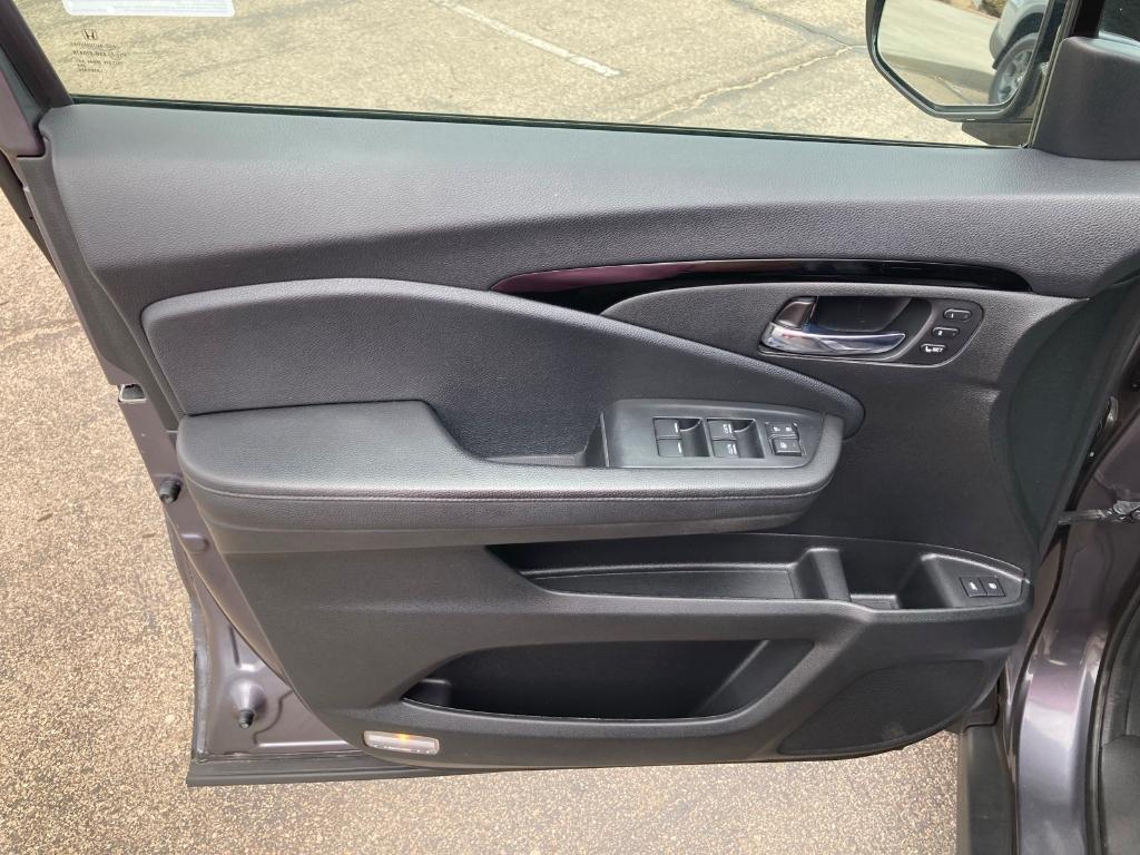 used 2022 Honda Pilot car, priced at $37,081