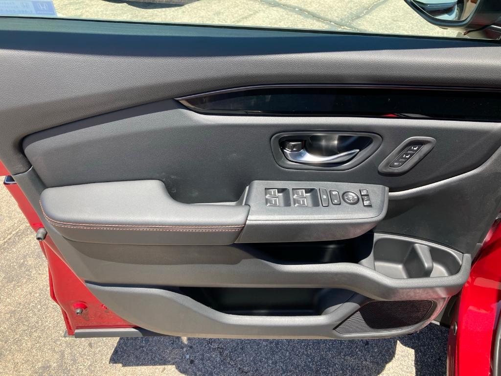 new 2025 Honda Pilot car, priced at $50,555