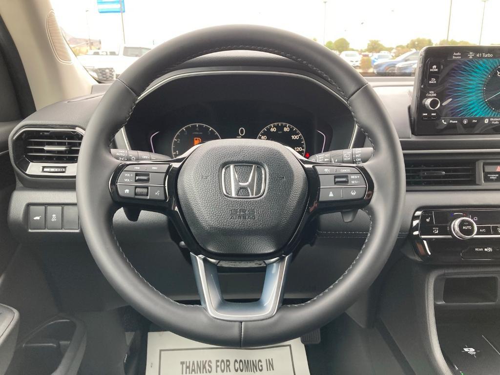 new 2025 Honda Pilot car, priced at $45,300