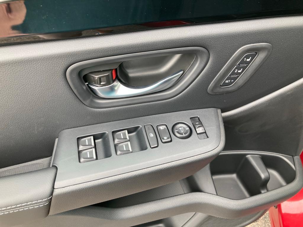 new 2025 Honda Pilot car, priced at $45,300