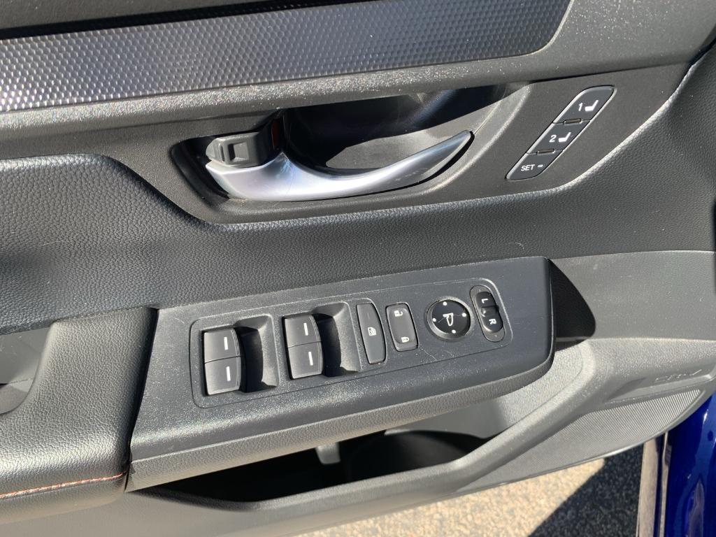 used 2025 Honda CR-V Hybrid car, priced at $31,897