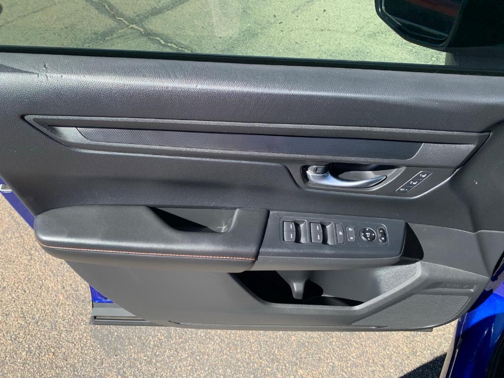 used 2025 Honda CR-V Hybrid car, priced at $31,897