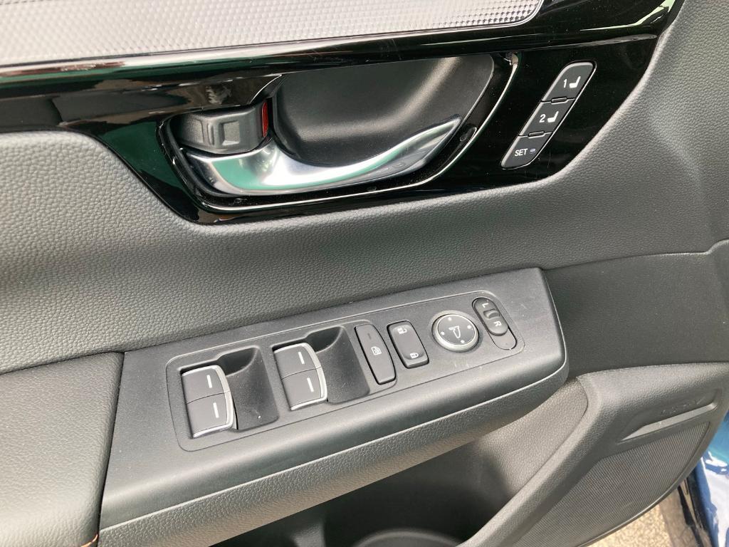 new 2026 Honda CR-V Hybrid car, priced at $43,700