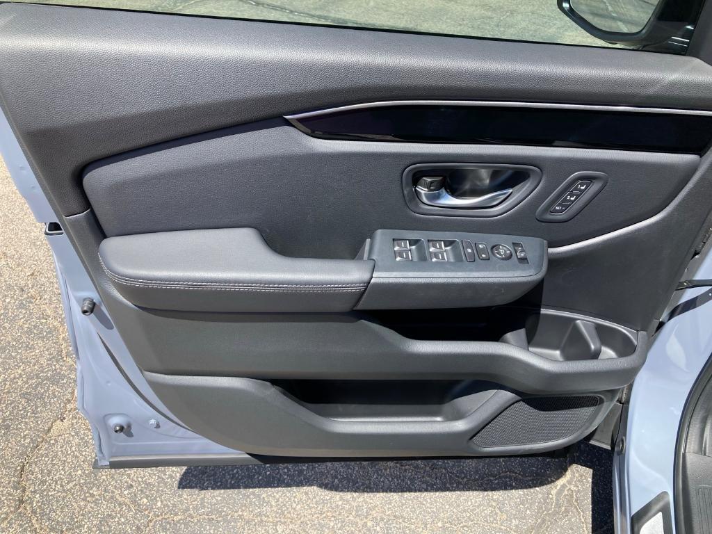 new 2025 Honda Pilot car, priced at $50,175