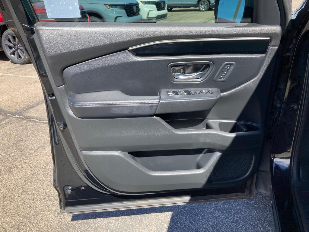 used 2025 Honda Pilot car, priced at $40,673