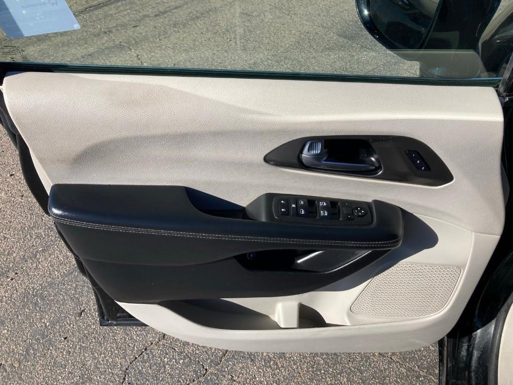 used 2021 Chrysler Pacifica Hybrid car, priced at $20,993