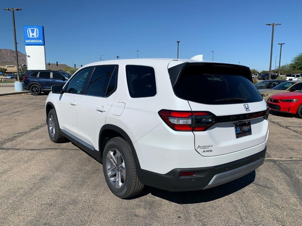 new 2025 Honda Pilot car, priced at $45,300