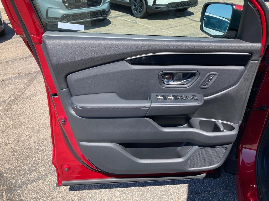 new 2025 Honda Pilot car, priced at $46,755