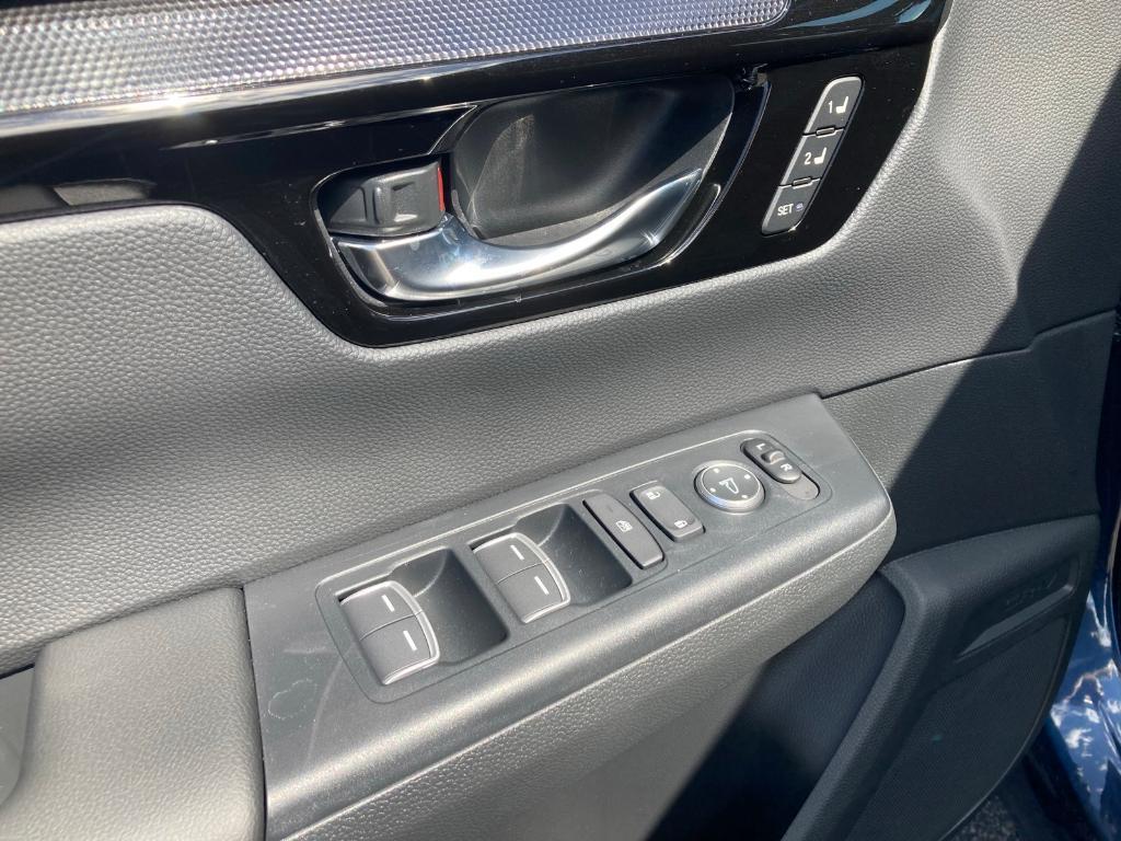 new 2026 Honda CR-V Hybrid car, priced at $43,645