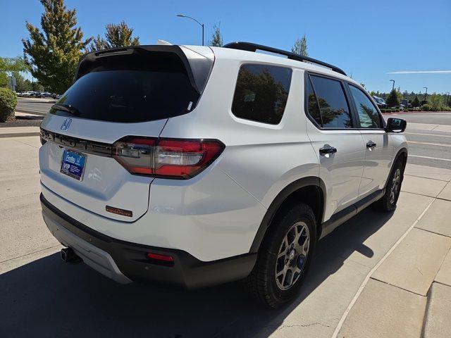 new 2025 Honda Pilot car, priced at $51,350