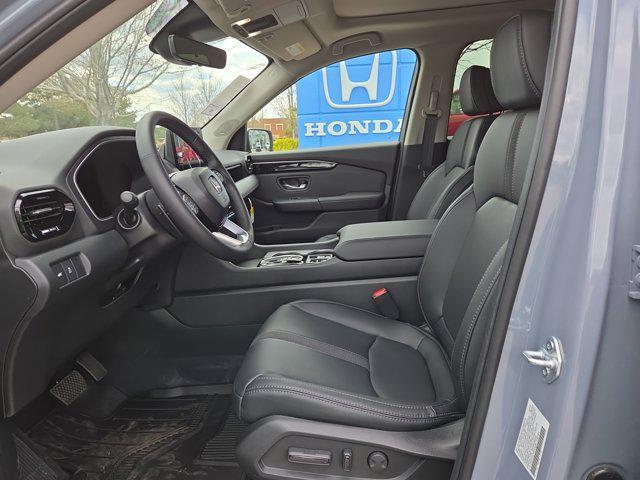 new 2025 Honda Pilot car, priced at $53,405
