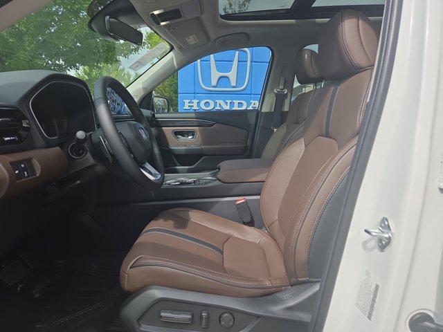 new 2025 Honda Pilot car, priced at $52,830