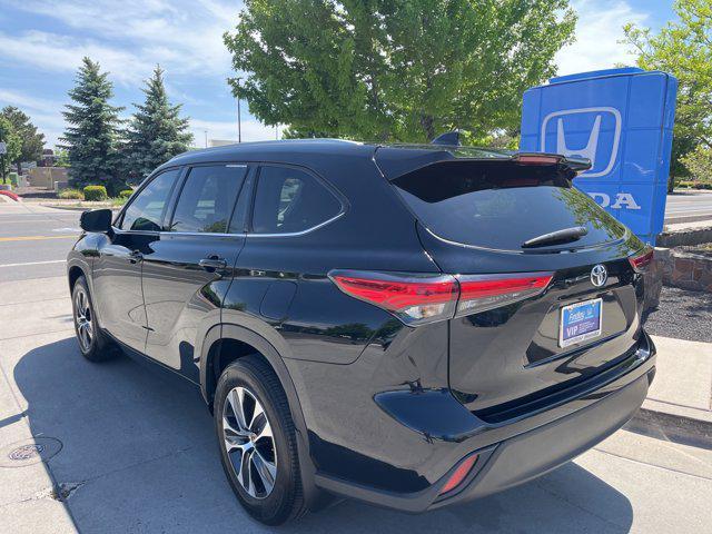 used 2022 Toyota Highlander car, priced at $38,997