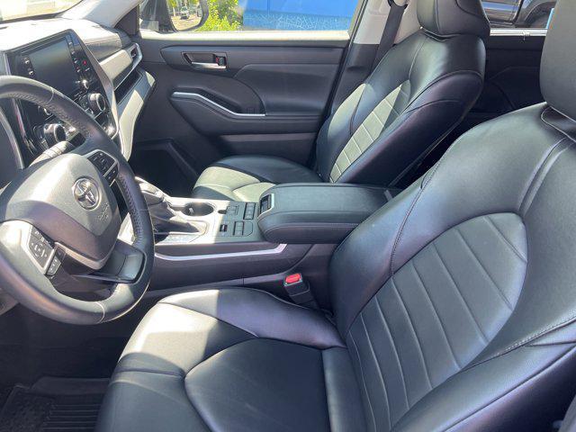 used 2022 Toyota Highlander car, priced at $38,997
