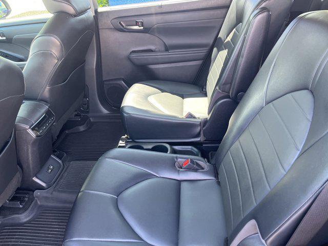 used 2022 Toyota Highlander car, priced at $38,997