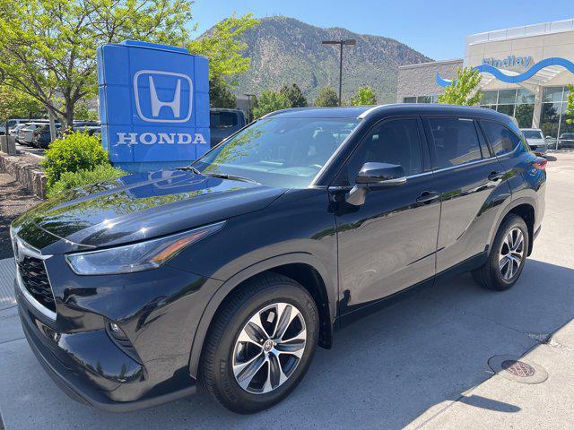 used 2022 Toyota Highlander car, priced at $38,997
