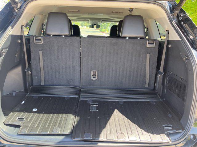 used 2022 Toyota Highlander car, priced at $38,997