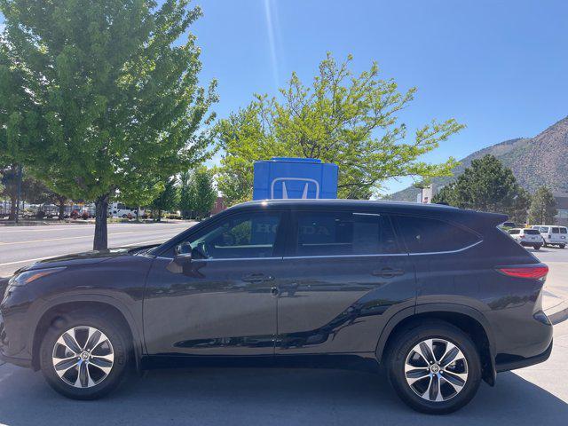 used 2022 Toyota Highlander car, priced at $38,997