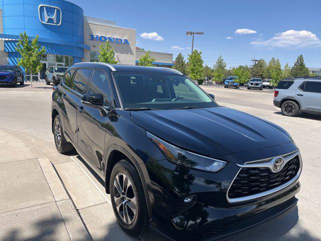 used 2022 Toyota Highlander car, priced at $38,997