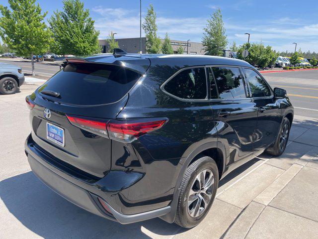 used 2022 Toyota Highlander car, priced at $38,997