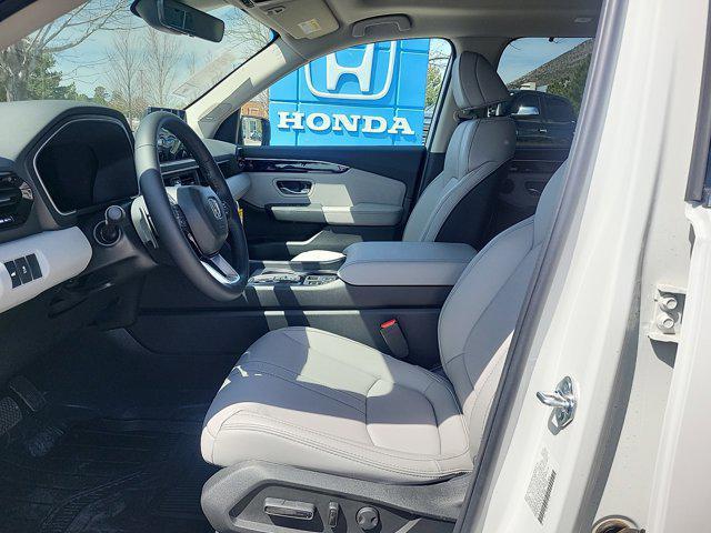 new 2025 Honda Pilot car, priced at $51,905