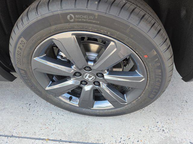 new 2025 Honda Pilot car, priced at $42,050